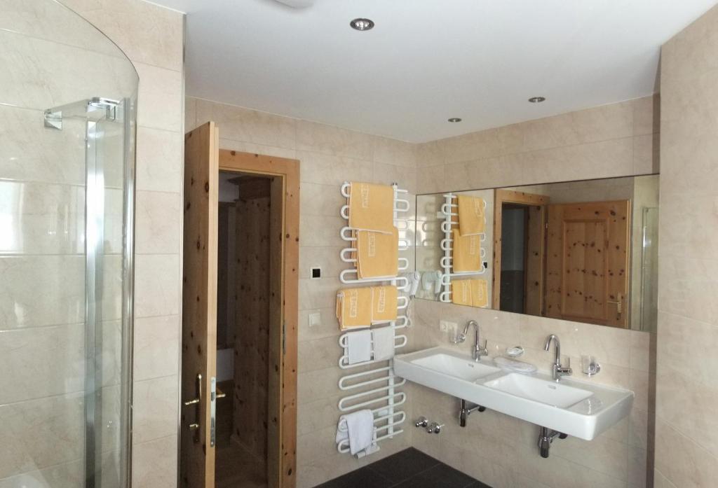 Hotel Garni Obermair Mayrhofen Rom bilde